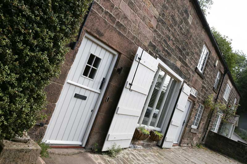 the row of cottages at Whatstandwell showing the original heritage style windows