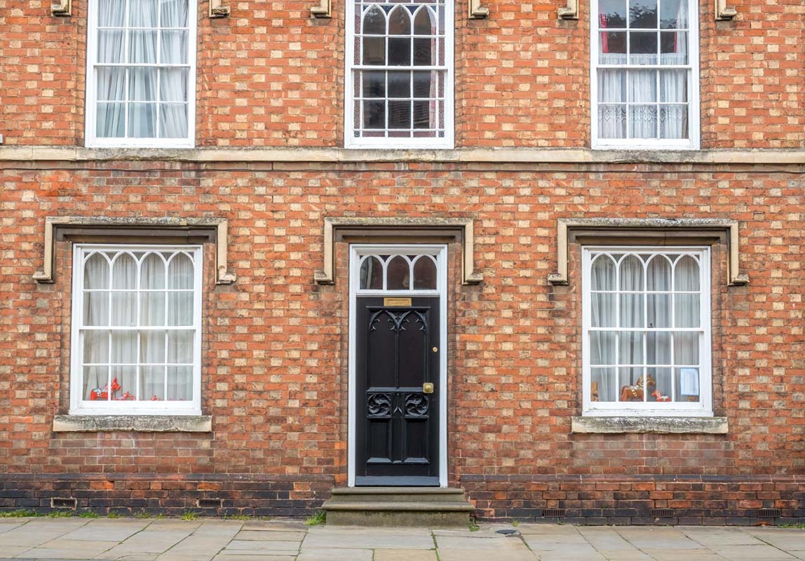 Can you replace sash windows in a listed building?